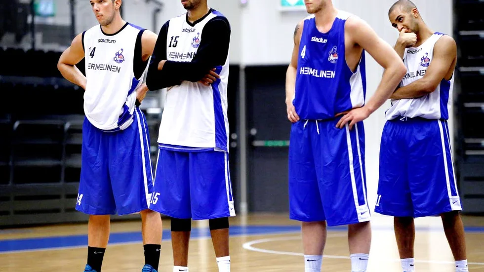 VÄRVNINGAR. Tre av fyra lyckades LF-värvningar: Från vänster: Alexandros Sigkounas, Jaraun Burrows och Haukur Pálsson. Längst till höger är landslagsguarden Jonathan Person