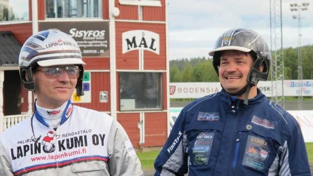 finsk sisu. Vårt östra grannland tog storslam på Bodentravet. Kusken Kari Alapekkala och tränaren Mika Haapakangas tog en V64-dubbel samt tre segrar. Foto: Bosse Lundkvist