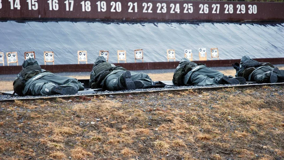 Vapentjänst. 40 timmars vapenträning har några deltagare.