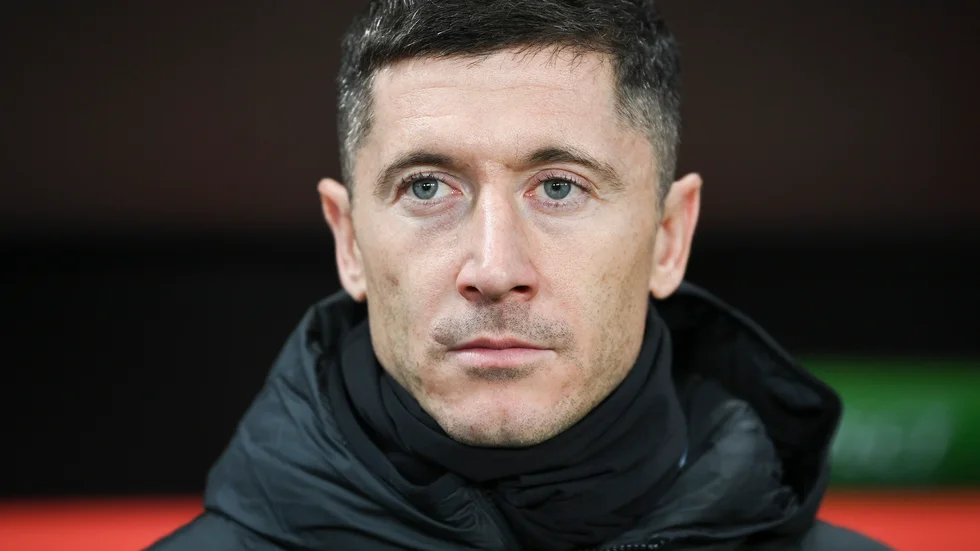 Robert Lewandowski säger att det polska VM-laget chockades av robotnedslaget i landet.
