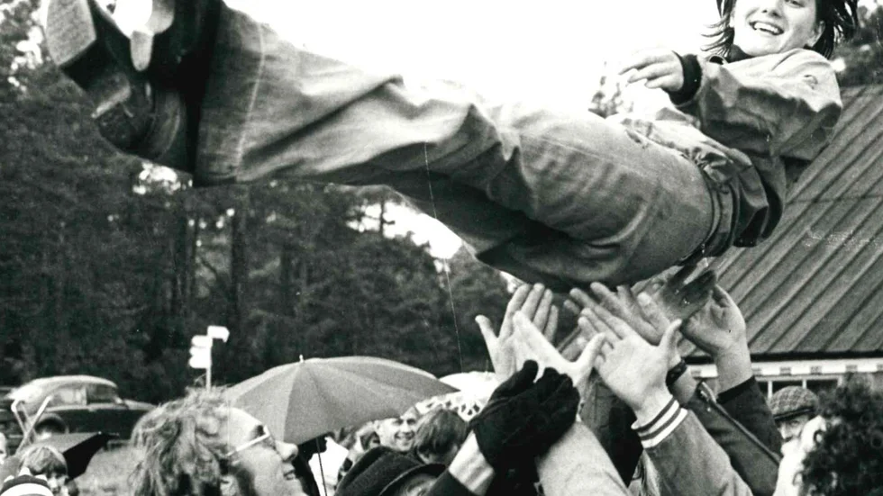 Gurli Hörnell hissas efter en av alla sina segrar. På 1970-talet tog hon sex GT-tröjor varav fem på raken.