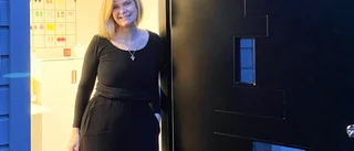 Metoo-vågen inspirerade Carolina att göra egna smycken – nu säljs de över hela Sverige