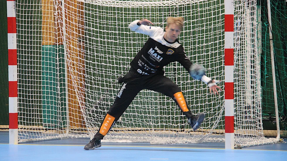 EHF:s Hampus Wallin var den största matchvinnaren i Örebro, men laget gjorde en helgjuten insats i den svåra bortamatchen i tätstriden.