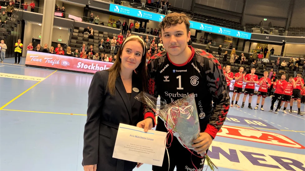 Guifs målvakt Marko Roganovic blev utsedd till matchens lirare efter sin insats mot Önnered. Priset fick han av Handelsbankens Ebba Bylund.