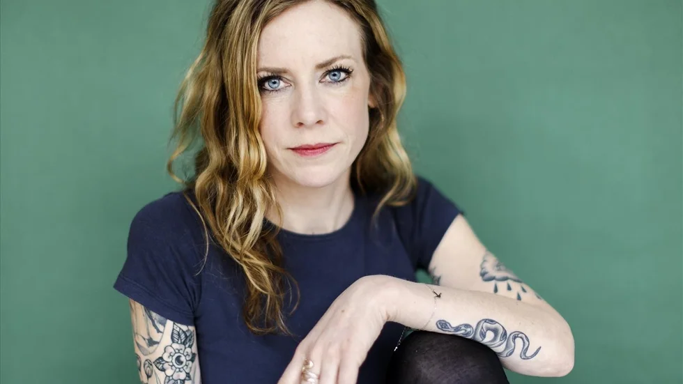 Krönikören skriver bland annat om Sara Meidell som skrivit en utlämnande självbiografi om att leva med anorexi, självsvält. 