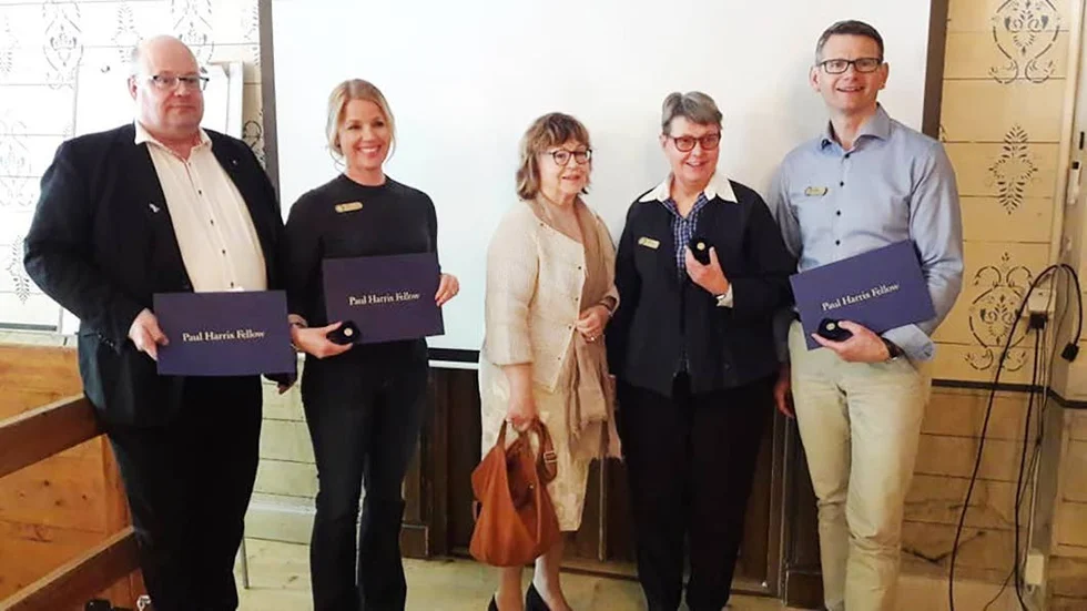 Från vänster prisade Christer Enryd, Carin Hall, Lillemor Karlström, Ingrid Brännström och Mikael Andreasson. På bilden nedan syns den sjätte prisade medlemmen, Ronny Pekkari.