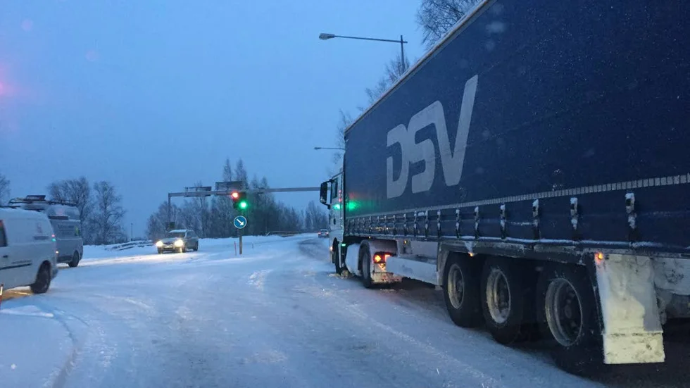 En lastbil orsakade trafikstopp på Varvsleden i Luleå.