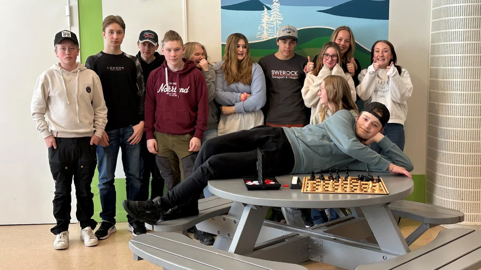 Klass 8 på Silverskolan har medverkat i filmen som ska visas på Stockholm Film Festival Junior. Kameraman Casper Heikki (Liggandes).