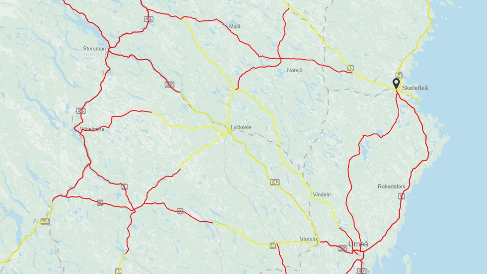 Röd markering innebär att det är mycket besvärligt väglag. Gul markering innebär att det finns risk för besvärligt väglag.