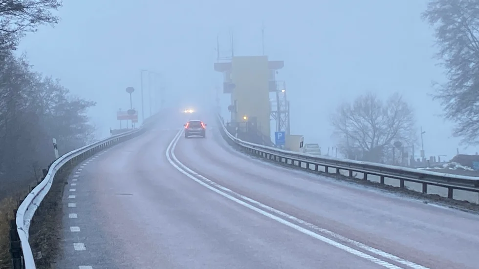 Hjulstabron är stängd på grund av dimma.