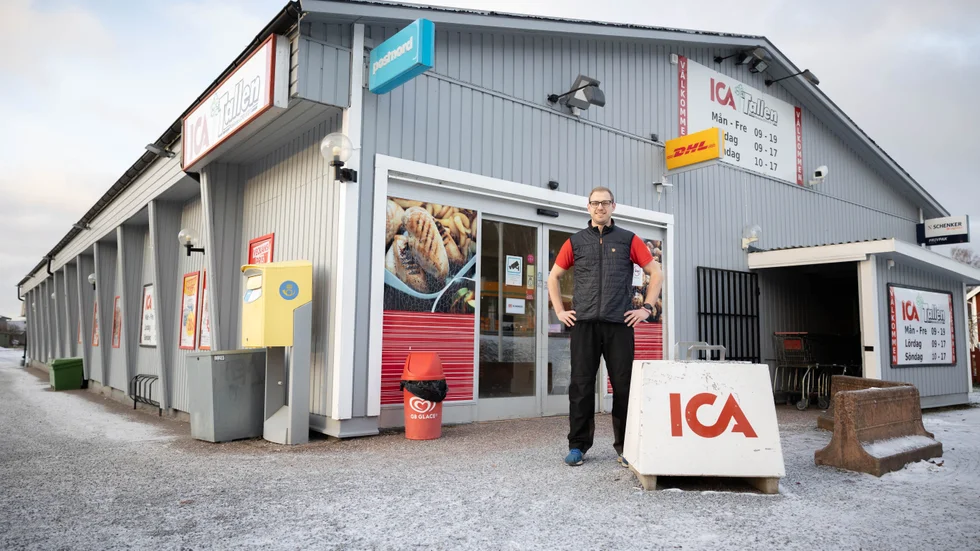 Patrik Ekstrand hyr Ica Tallens lokal av den gamla handlaren Susanne Deremar och hennes make Ove som fortfarande äger den.