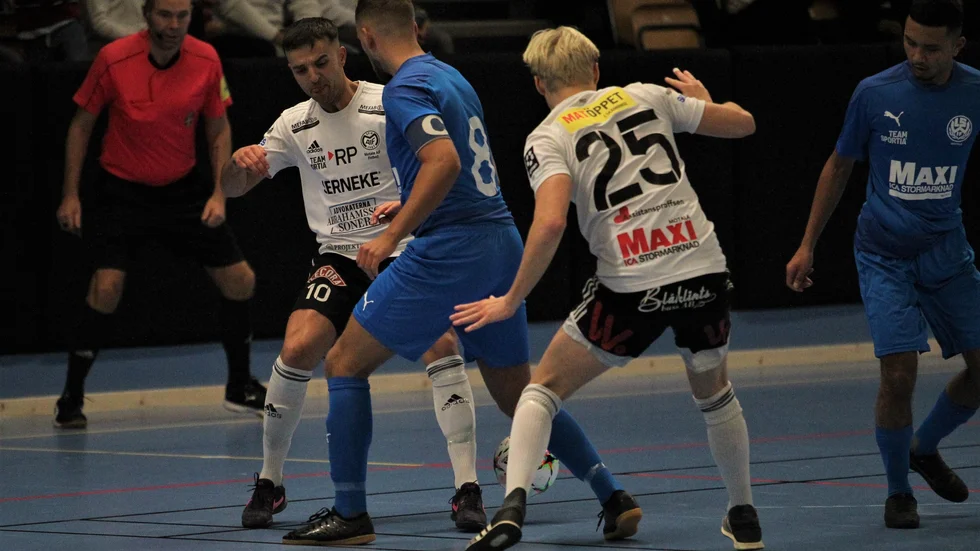Boren futsal cup går vidare en 41:a gång som Boren cup. Lite famlande och spretigt, när fotboll är futsal men ändå inte riktigt fullt ut.