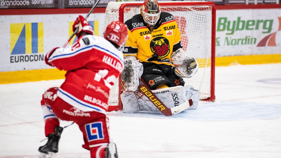 Nicholas Halloran testar Joel Lassinantti.