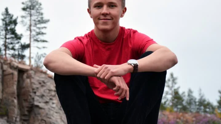 Jonatan Lahti är 17-åringen från Övertorneå som släpper musik på löpande band.