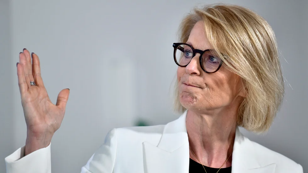Finansminister Elisabeth Svantesson (M) föreslår extra miljoner till Konkurrensverket för att de ska syna matjättarnas prisökningar mer.
