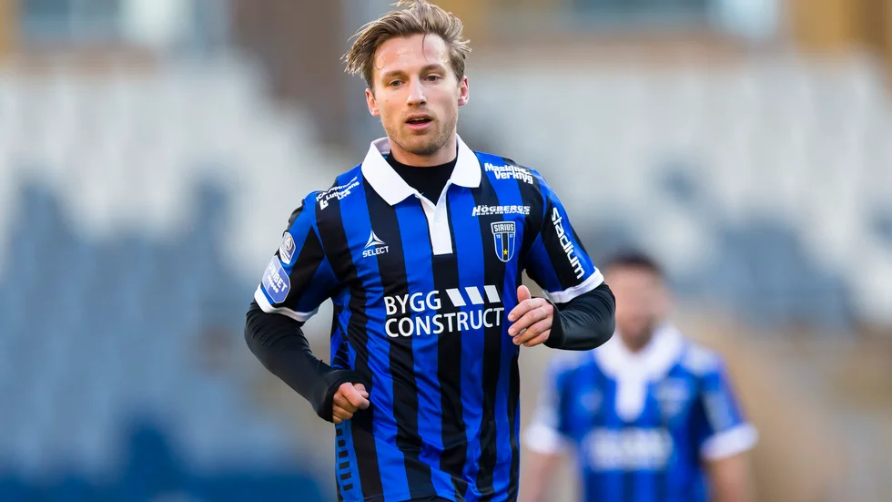 Daniel Stensson och hans Sirius möter Örebro på måndag efter att lördagsmatchen blev uppskjuten på grund av snöovädret.