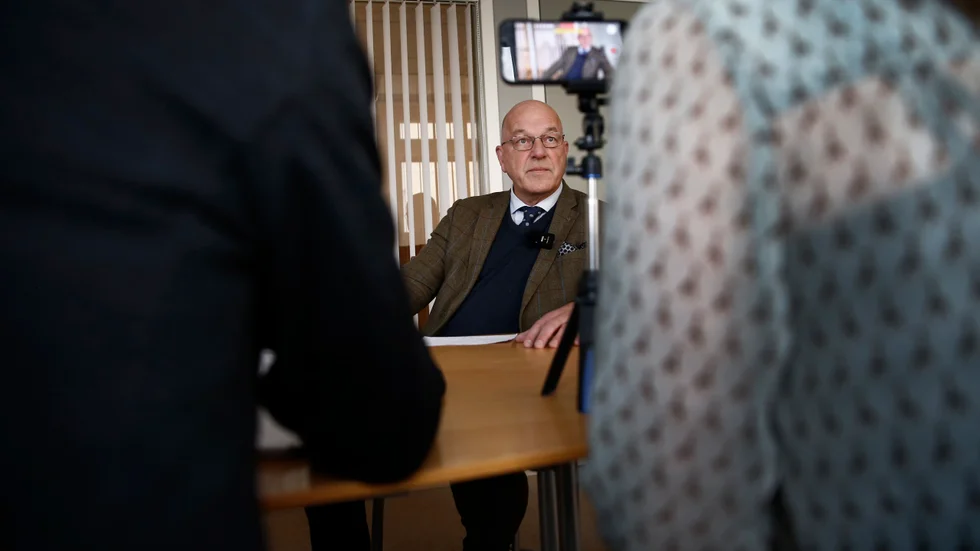 Både S och V i Norrköping kräver att SD:s kommunalråd Christopher Jarnvall avgår efter vår granskning.