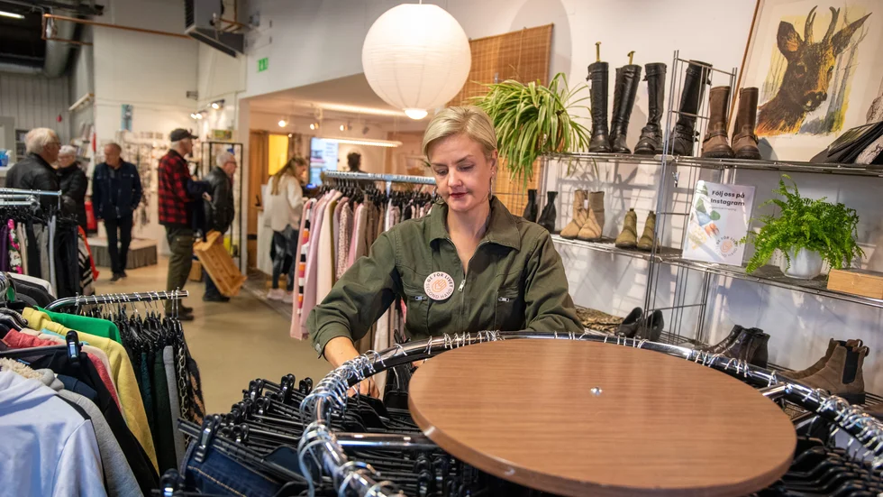 Anna-Carin Abrahamsson gillar kläder och shoppar gärna plagg från den egna verksamheten.