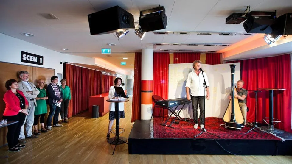 Ett brett utbud med underhållning och angelägen teater. Det utlovar teaterchefen Karin Enberg när hon under onsdagen presenterade höstens repertoar.