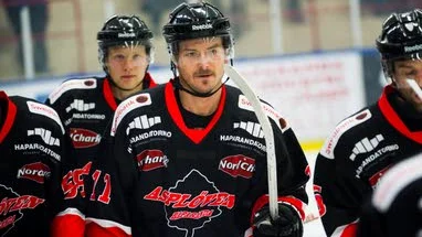 Den 26-årige centern Vjatjeslav Truchno                             lämnar Asplöven för Luleå Hockey. Han har skrivit på ett tvåårskontrakt med klubben.