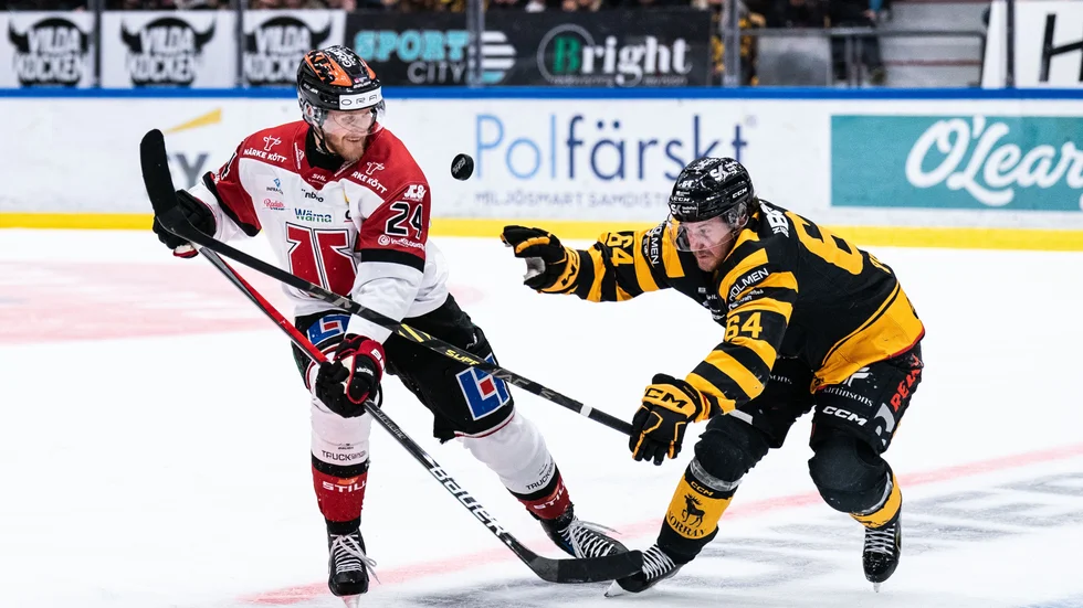 Jonathan Pudas bidrog offensivt i vanlig ordning, men Örebro kunde ändå vinna första semifinalen.