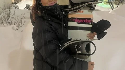 Tuva Öhlin åkte snowboard genom Skellefteå och la ut det på sociala medier.