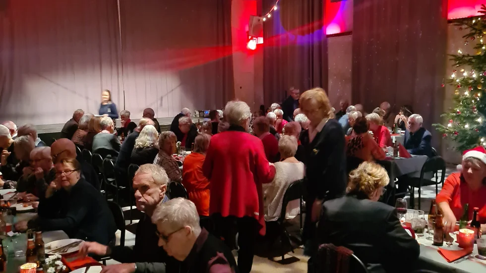 Glada medlemmar vid julbordet