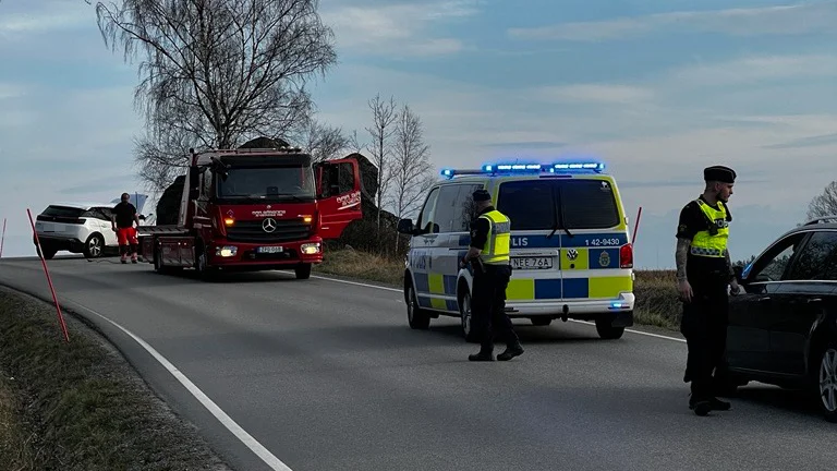 Olyckan påverkade trafiken på väg 687 under cirka en och en halv timme.