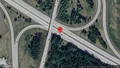Personbil står still på E18 – stopp i ett körfält