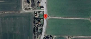 Trafikolycka med en personbil och en lastbil på väg 1006