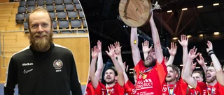 Tvingas spela vidare – för barnens skull
