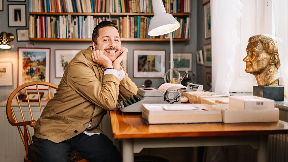 "Ett tag trodde jag att 'vad bra att hjälpa till att bevara Astrid Lindgrens minne' men det behövs ju inte. Det bara fortsätter av sig självt", säger David Sundin, som dock vill fortsätta att inspirera i hennes anda. Pressbild.