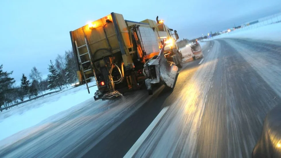 Se upp i trafiken. SMHI:s prognos för torsdagen innehåller ett lätt nederbörd som kan orsaka snörök på vägarna.