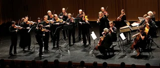 Norrbottens Kammarorkester delar ut kramar