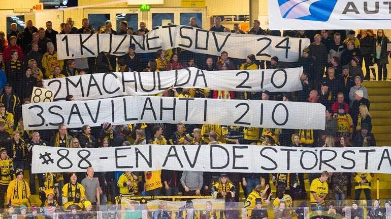 Hyllades. Per Savilahti Nagander hyllades som en hjälte av supportrarna vid återkomsten till Saipa.