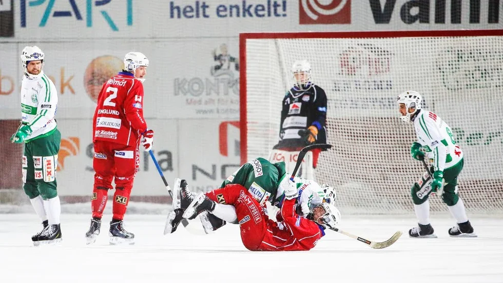 Nära. Kalix Bandy störde topplaget Hammarby på Zinkensdamm i Stockholm. Men trots ledning med 5–3 kunde de inte hålla undan.