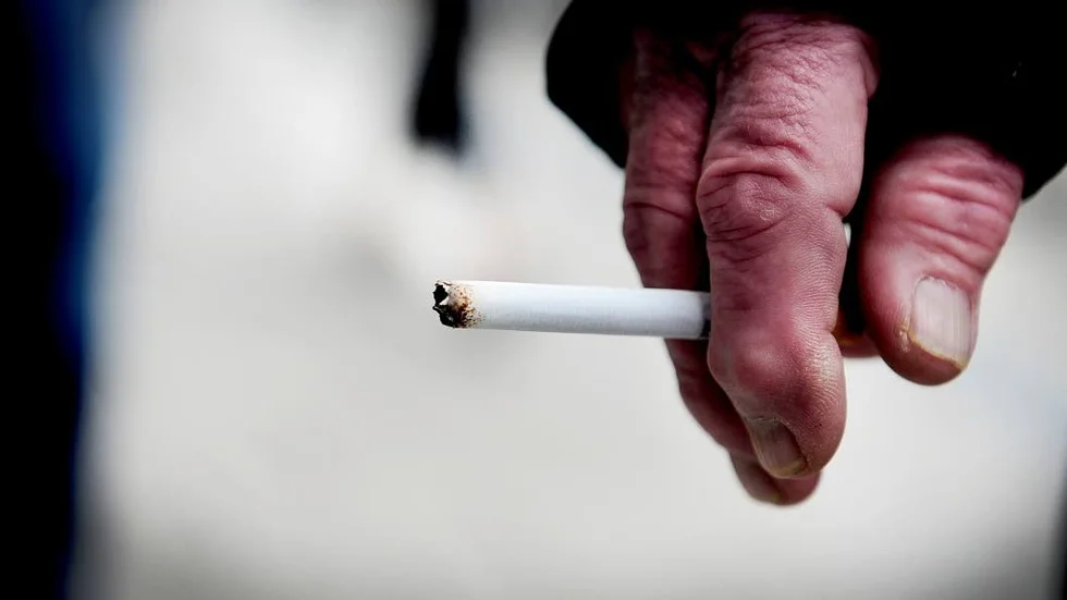 Bloss. Rökning på uteserveringar kan vara på väg att förbjudas.