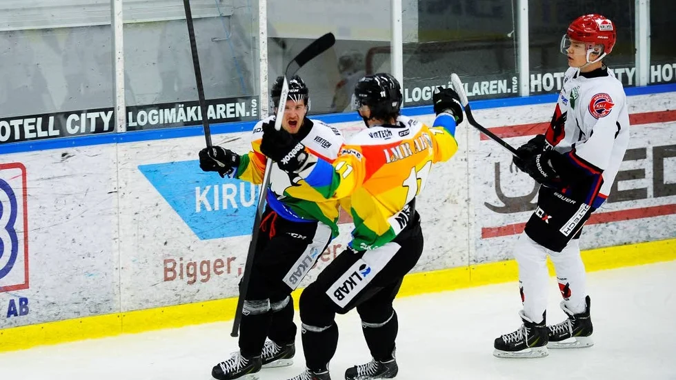 Jubel. Kiruna vann den viktiga bortamatchen mot Teg med 7–4.