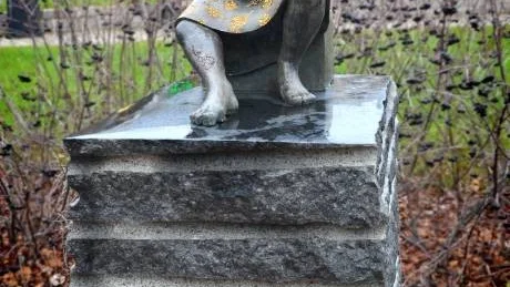 NORRBOTTEN. Så heter Sara Edströms skulptur i brons. Hennes kompis har stått modell och nu kan den beskådas i gränsstaden.