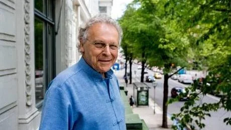 MEMOARER. I höst kommer Herman Lindqvists memoarbok Mitt i allt ut. Här möter läsaren mer av krigskorrespondenten och journalisten Herman Lindqvist än tv-personligheten och populärhistorikern.