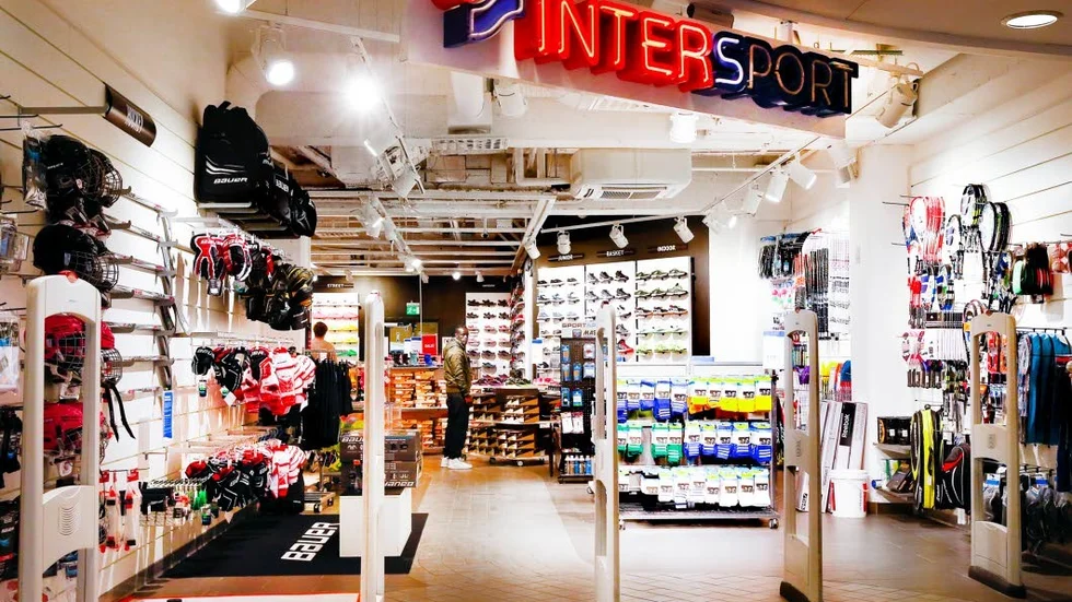 Olika. Intersport i Luleå centrum drivs vidare med lokalt ägande medan Intersport Sverige tagit över butiken på Storheden.