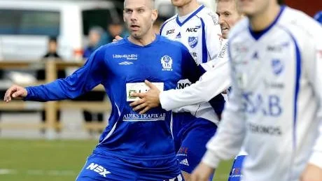 HAR CHANSEN. Martin Kallerhult och hans Alvik kan idag bli klart för division II. Seger mot Assi räcker.