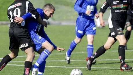 TILLBAKA. Martin Kallerhult gjorde sitt andra mål för säsongen och assisterade fram till Tommy Mörsares matchavgörande. Därmed bröts "måltorkan" för anfallsparet.