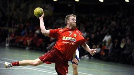 TILLBAKA. Kenneth Harlin gjorde sin första match efter sin armskada men det hjälpte inte Hornskroken. Foto: PETRA ISAKSSON