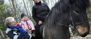 Nanny och gårdskarl får familjepusslet att gå ihop
