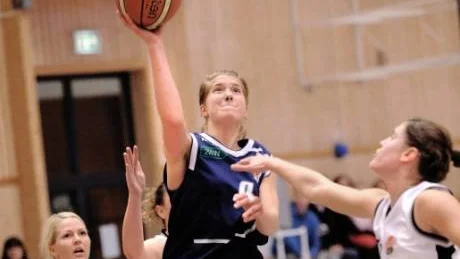 lugnt igen. I  torsdags kom licenspengarna in vilket betyder att BG:s division II-damer kan andas ut. laget utesluts inte från seriespelet. Foto: Mats Bengtsson