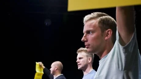 SPELAR SJÄLV. Mattias Brunn, närmast i bild, har dramatiserat och spelar själv en av rollerna.
