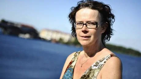 DEBUTERAR I ROMANFORM. Om ett par veckor kommer Tove Alsterdals roman Kvinnorna på stranden, en thriller som utspelar sig                     i internationell miljö.