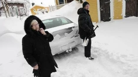 TJUVAR PÅ SANDÖN. Tage och Gun Johansson har haft påhälsning två gånger under februari och nu vill de varna andra stugägare. "Inte trodde vi att de skulle komma en gång till", säger Gun Johansson.