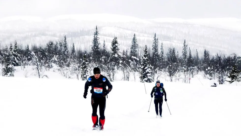Extremsporttävlingen Ice Ultra startade i Kvikkjokk på lördagen och innebär 23 mil löpning i fjällen.